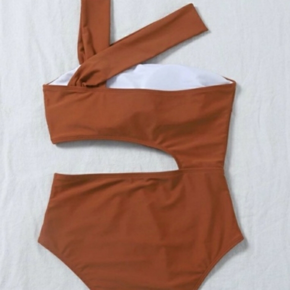 🌟 One Piece Swimsuit 🌟 - Picture 4 of 7